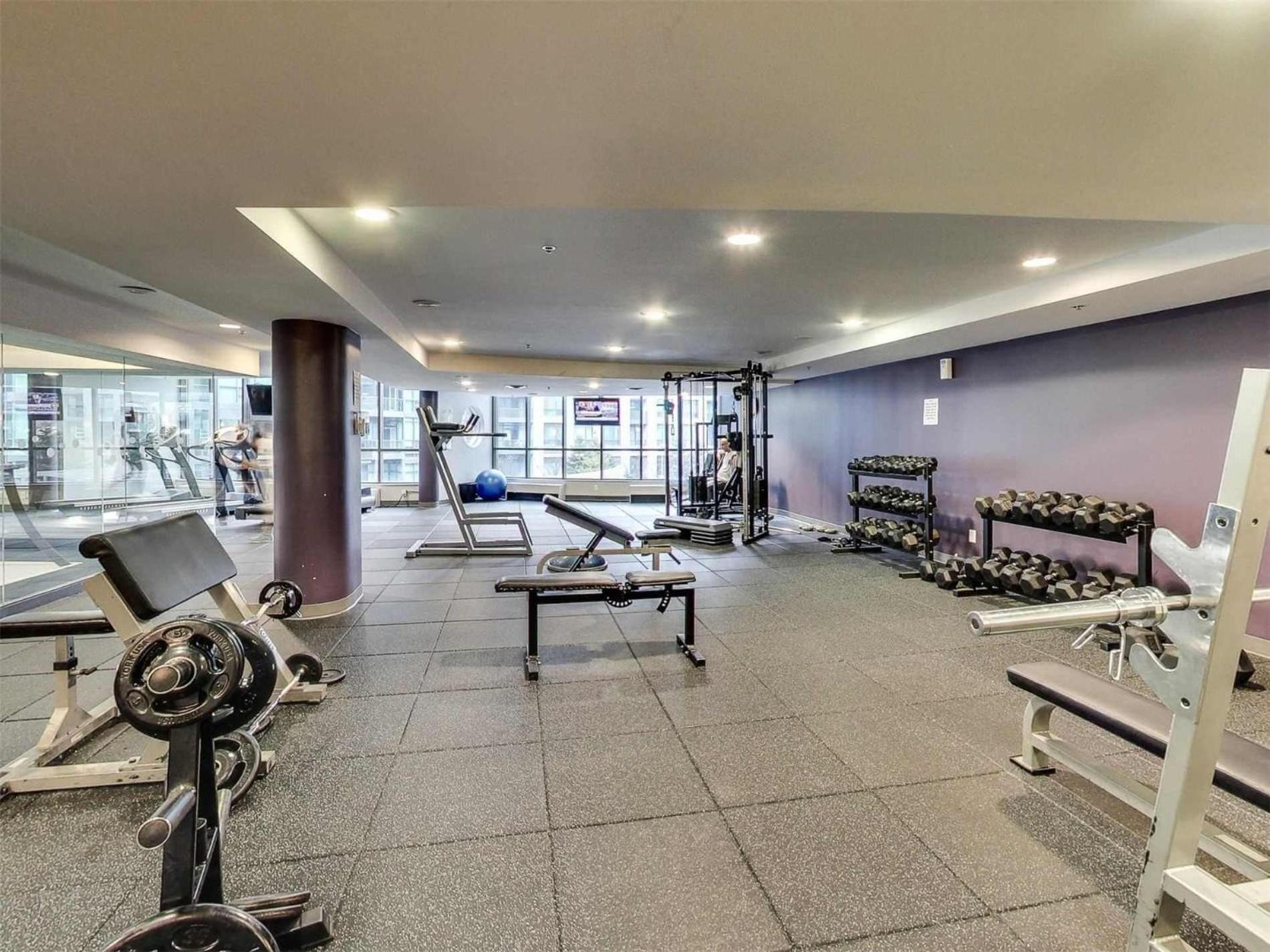 Apartment Spacious In The Heart Of Downtown Toronto