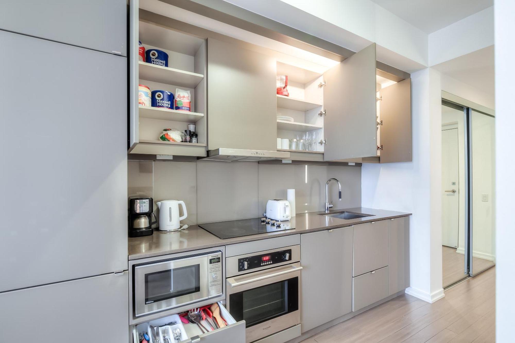 Atlas Furnished Apartments- Iceboat Terrace Inn Toronto