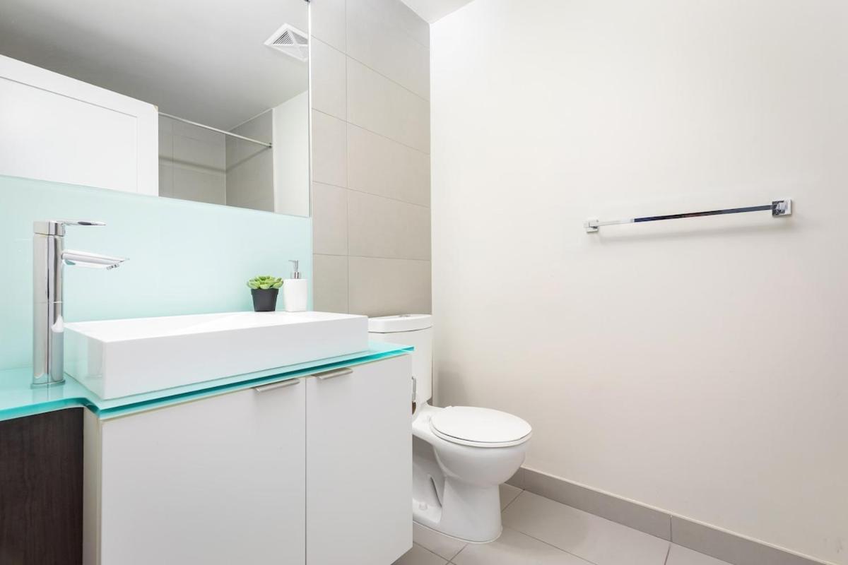 Apartment Skyline Serenity 2 Bed 2 Bath Toronto