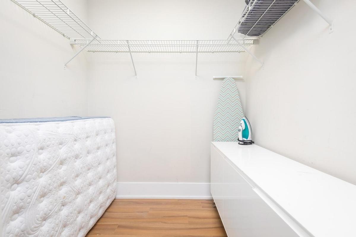 Apartment Skyline Serenity 2 Bed 2 Bath *