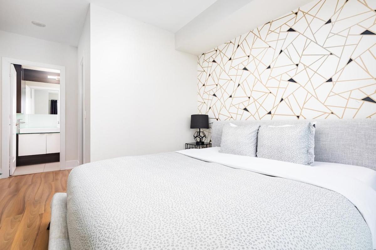Skyline Serenity 2 Bed 2 Bath Apartment Toronto