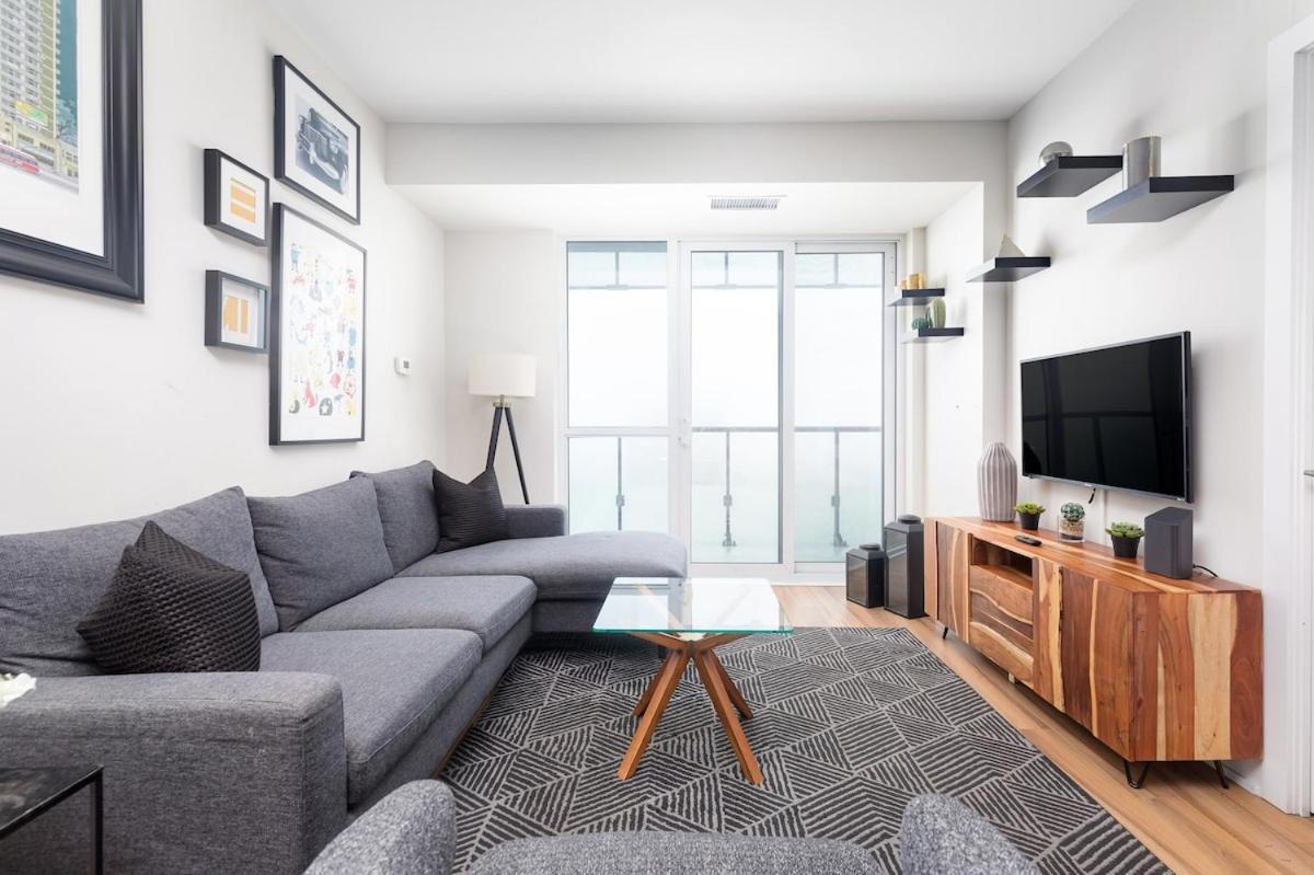 Apartment Skyline Serenity 2 Bed 2 Bath Toronto