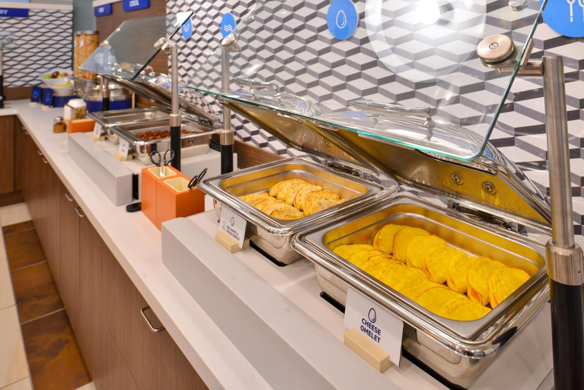 Express & - Airport South By Ihg Hotel Toronto
