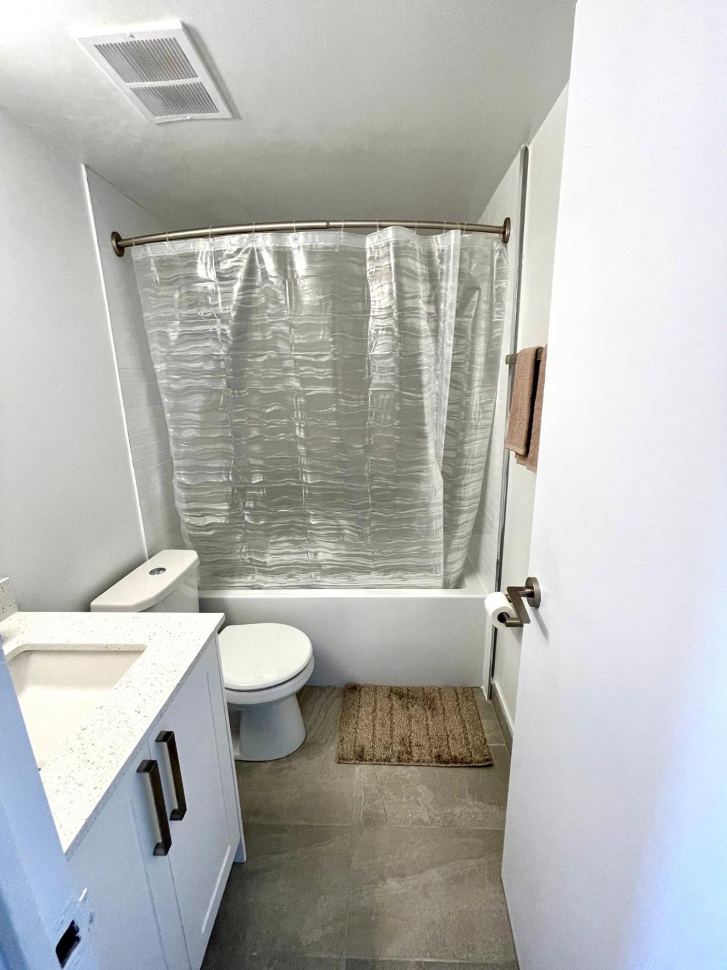 Bachelor Midtown *