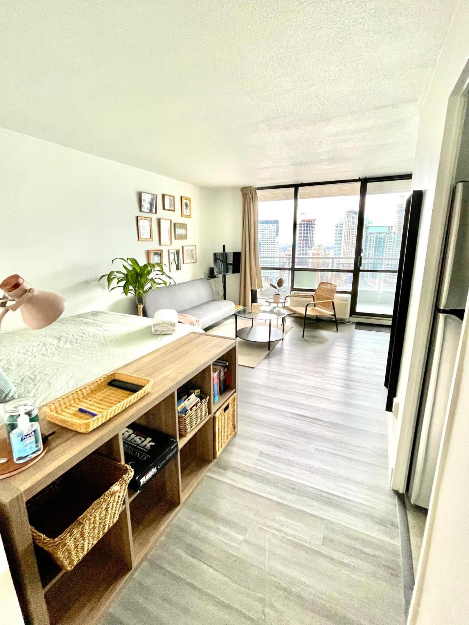 Bachelor Midtown Apartment Toronto