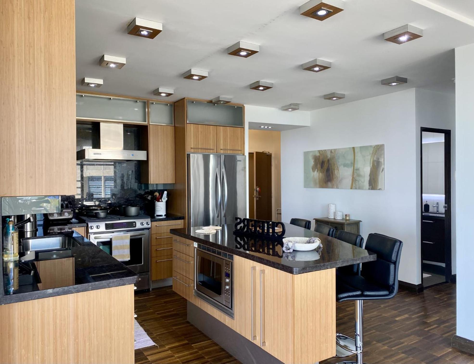 Elegant Cityview In Holiday home Toronto