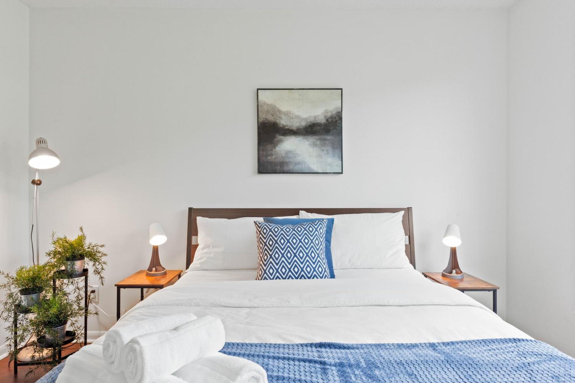 Modern 2br Downtown Condo, Lakeshore, Exhibition Place, York * Toronto