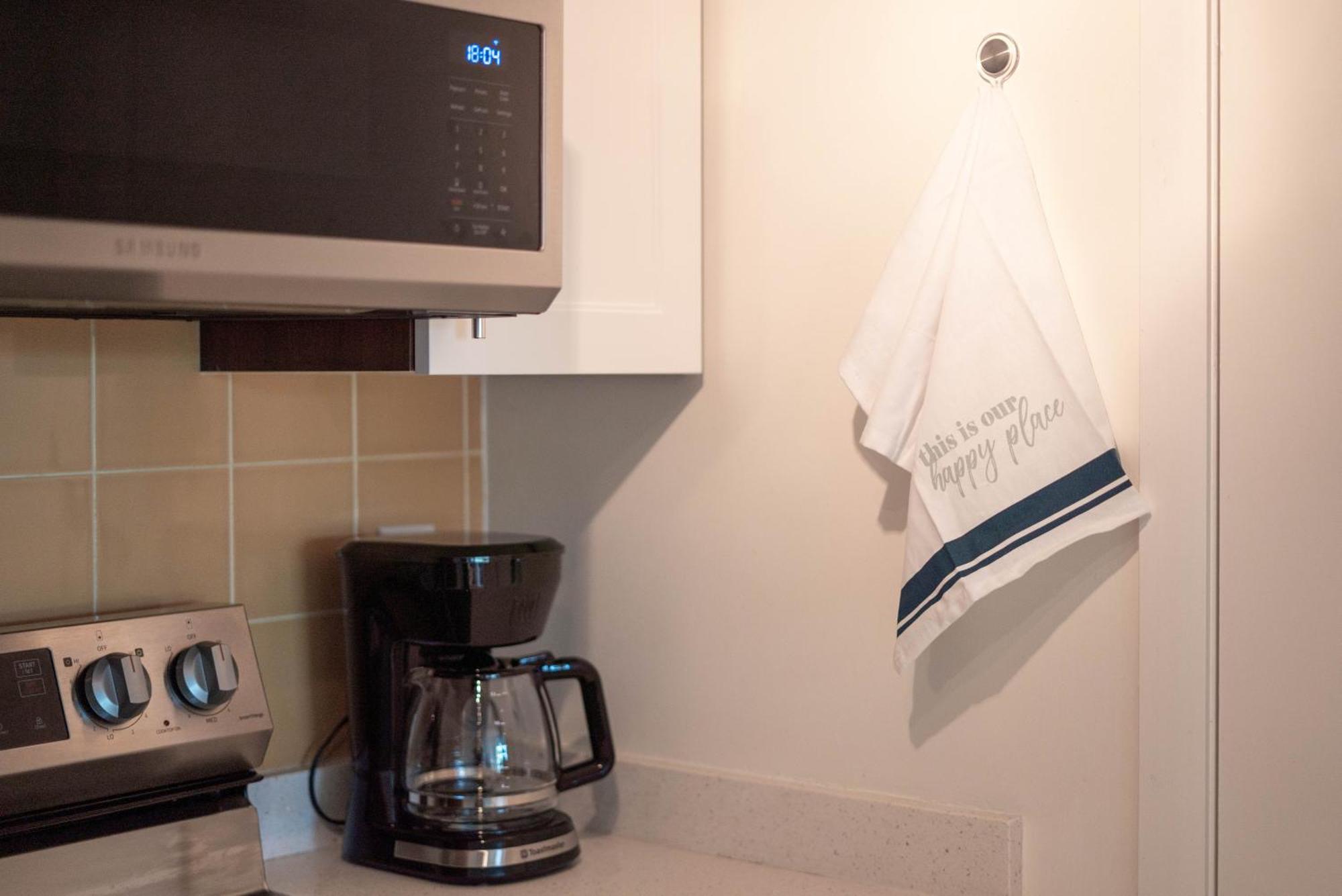 Modern 2br Downtown Condo, Lakeshore, Exhibition Place, York Apartment
