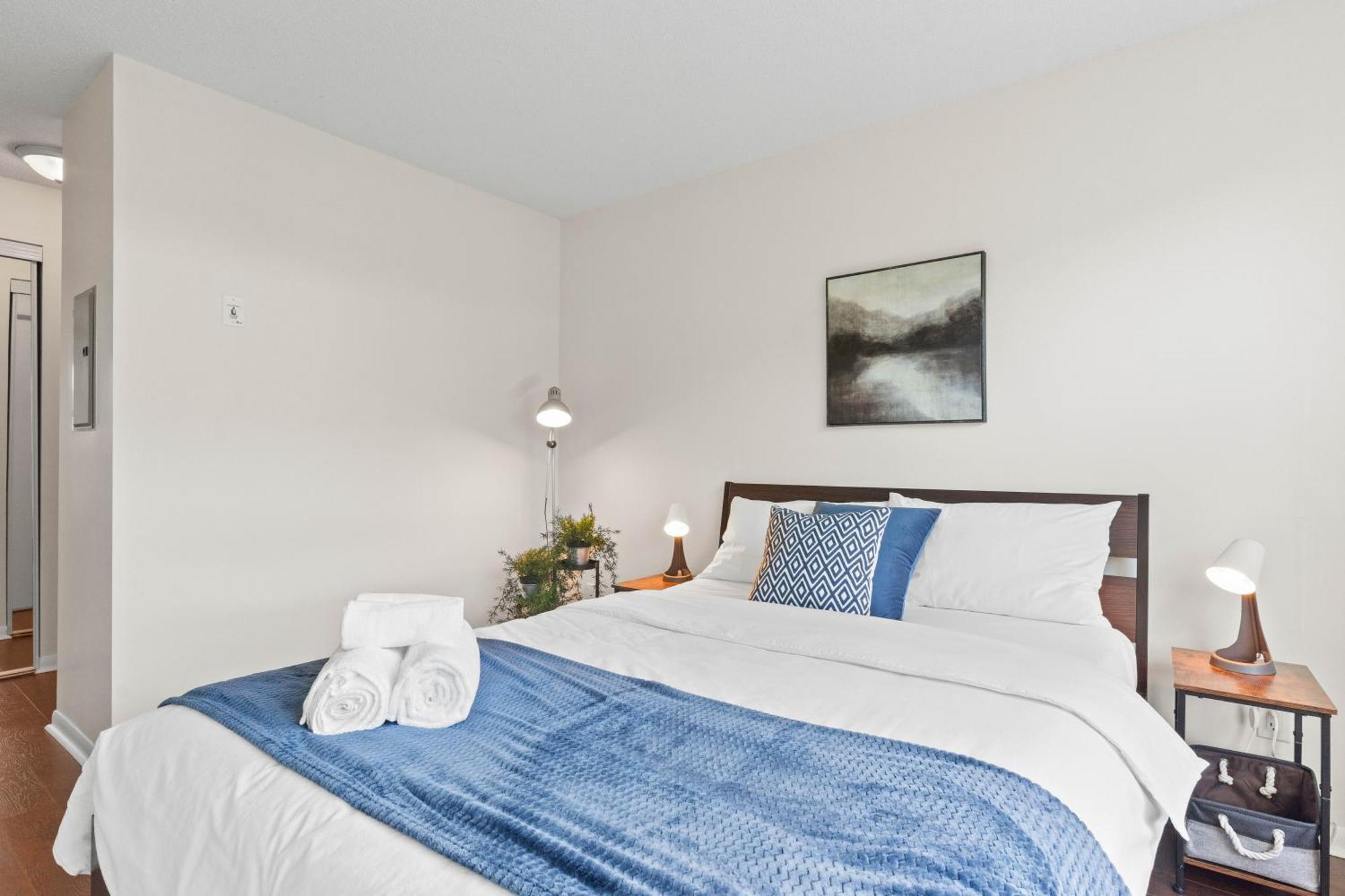 Modern 2br Downtown Condo, Lakeshore, Exhibition Place, York *