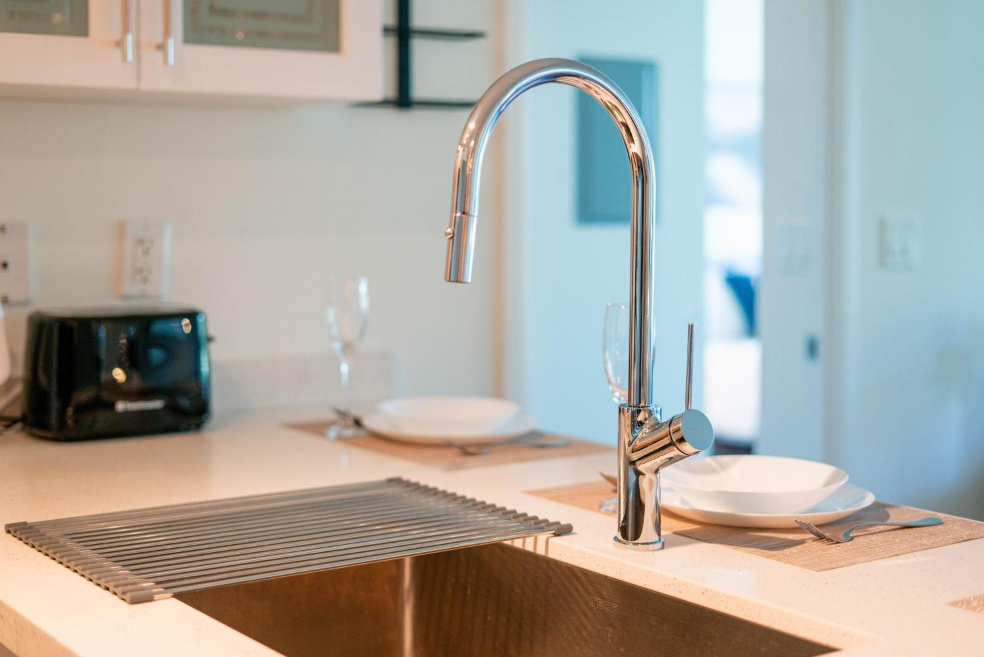 Modern 2br Downtown Condo, Lakeshore, Exhibition Place, York