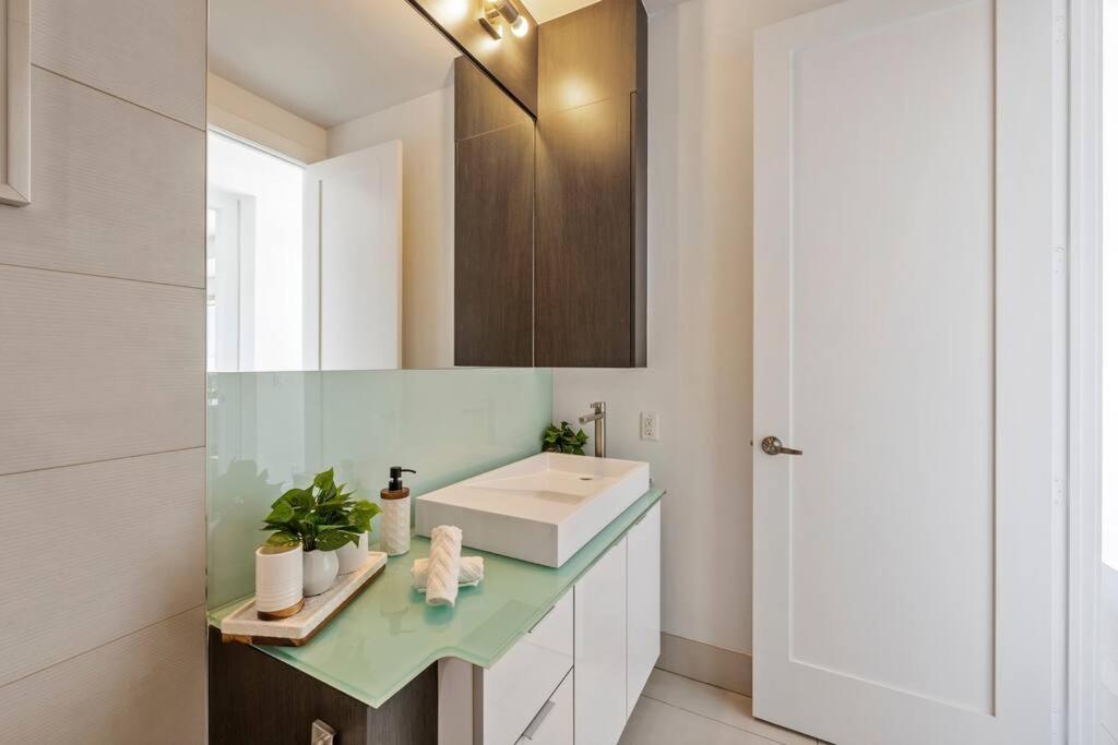 Apartment 5-star Panoramic View And Large Terrace By Cn Tower *