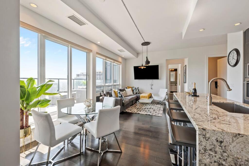 Apartment 5-star Panoramic View And Large Terrace By Cn Tower *