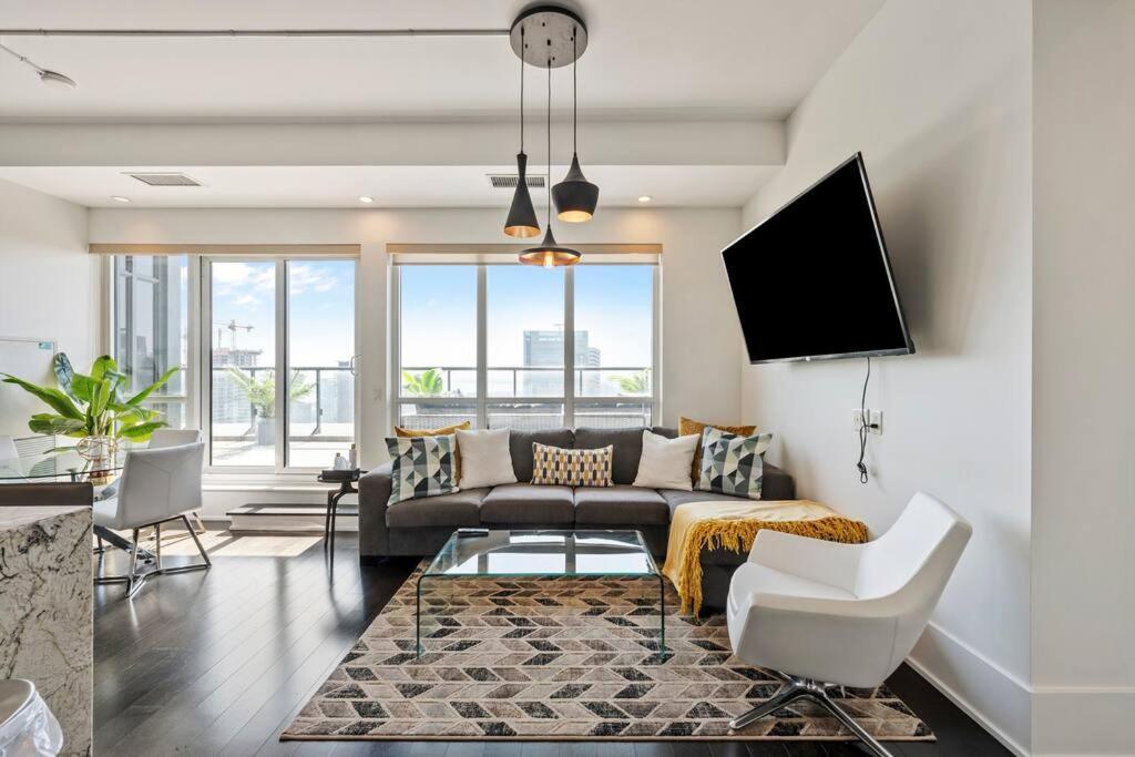 5-star Panoramic View And Large Terrace By Cn Tower Toronto
