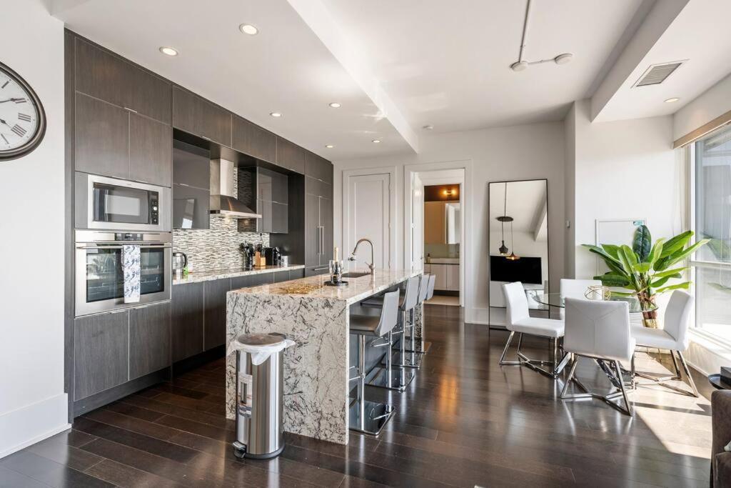 Apartment 5-star Panoramic View And Large Terrace By Cn Tower *