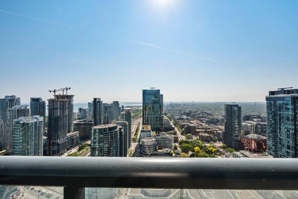 5-star Panoramic View And Large Terrace By Cn Tower Apartment *