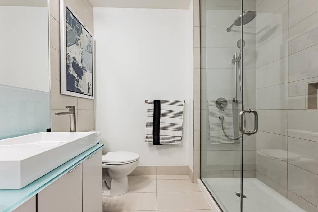 5-star Panoramic View And Large Terrace By Cn Tower Apartment *