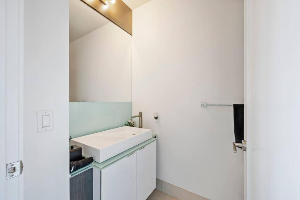 5-star Panoramic View And Large Terrace By Cn Tower Apartment *