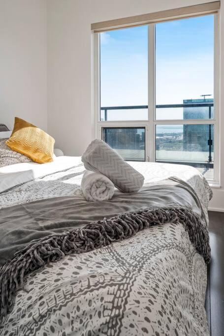 5-star Panoramic View And Large Terrace By Cn Tower Apartment