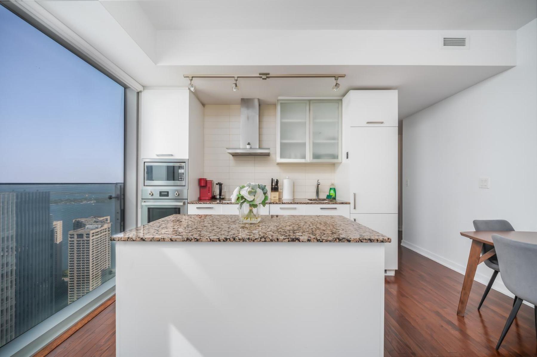 Downtown Apartment *