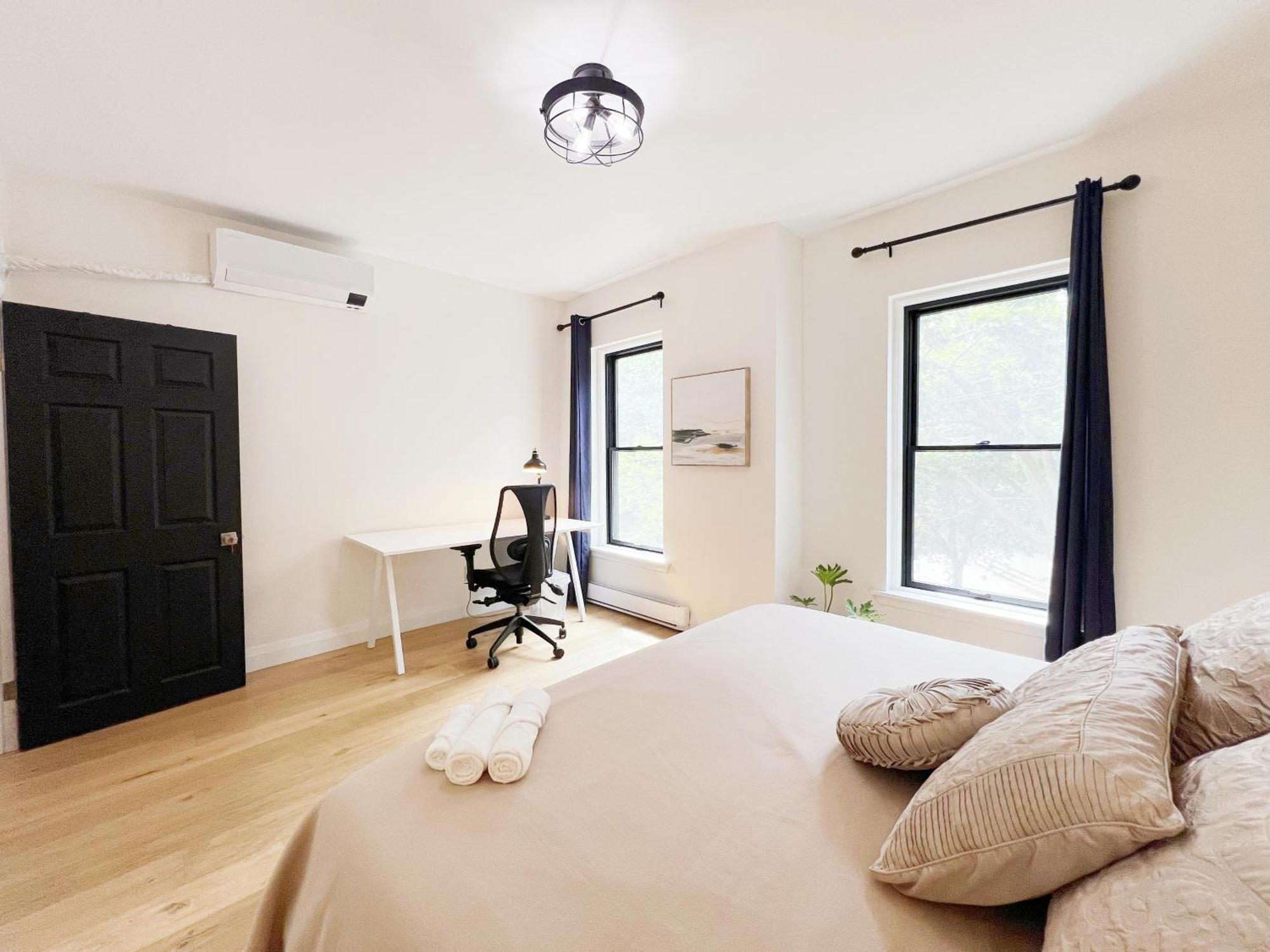 Homestay Vihome-22m- Cozy Nice Townhouse In Dt Near Wellesley And Jarvis