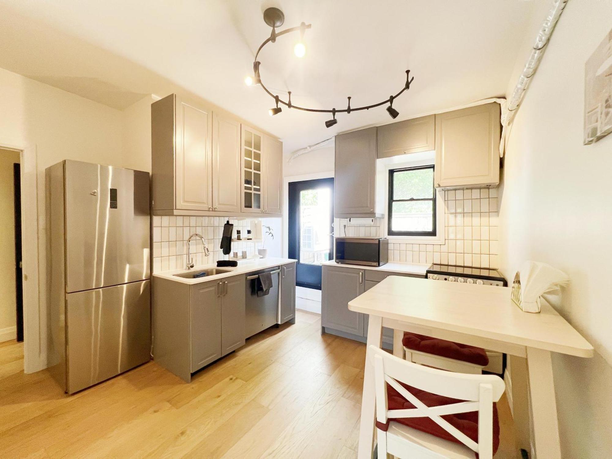 Vihome-22m- Cozy Nice Townhouse In Dt Near Wellesley And Jarvis Toronto