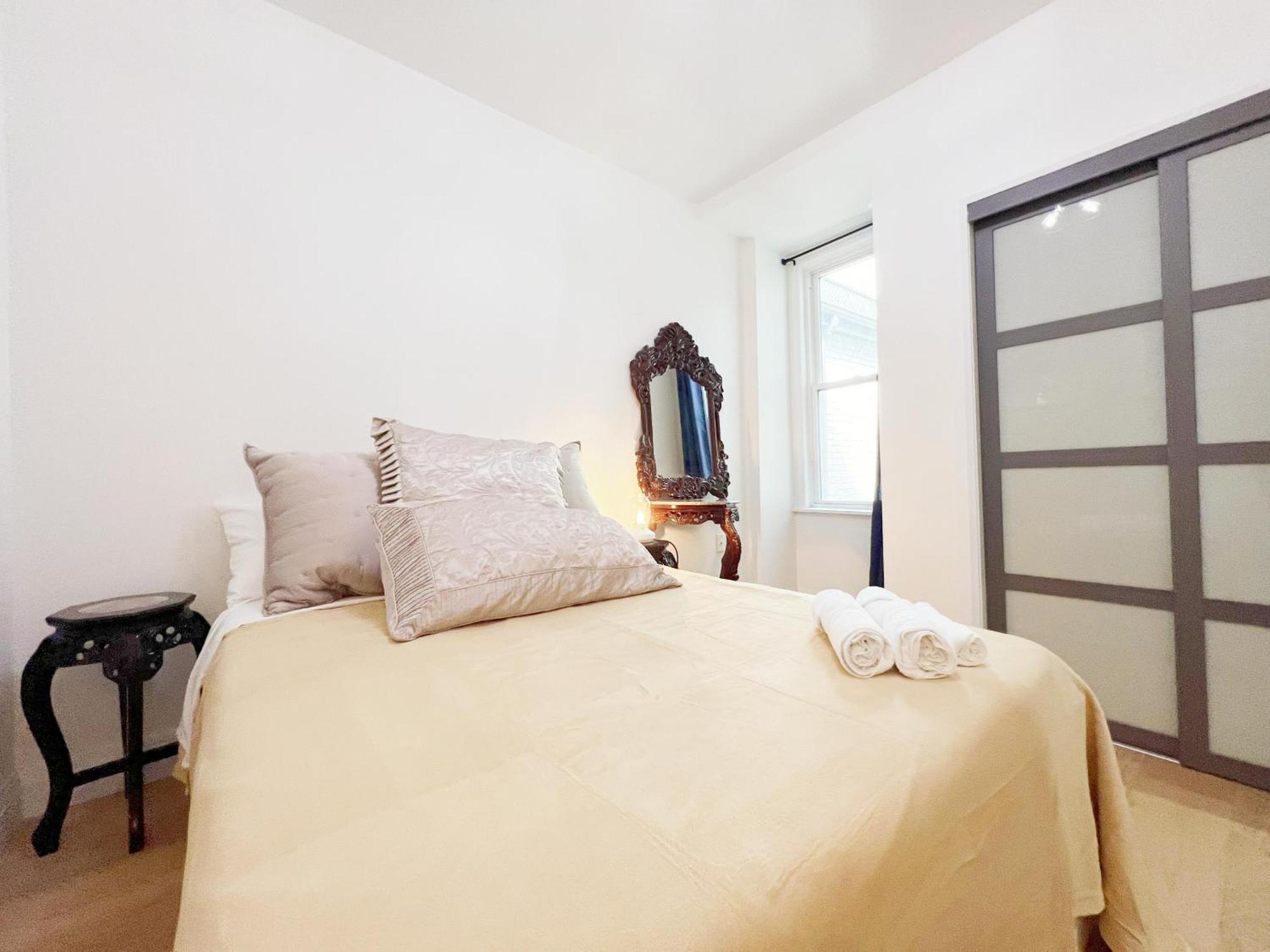 Vihome-22m- Cozy Nice Townhouse In Dt Near Wellesley And Jarvis Homestay