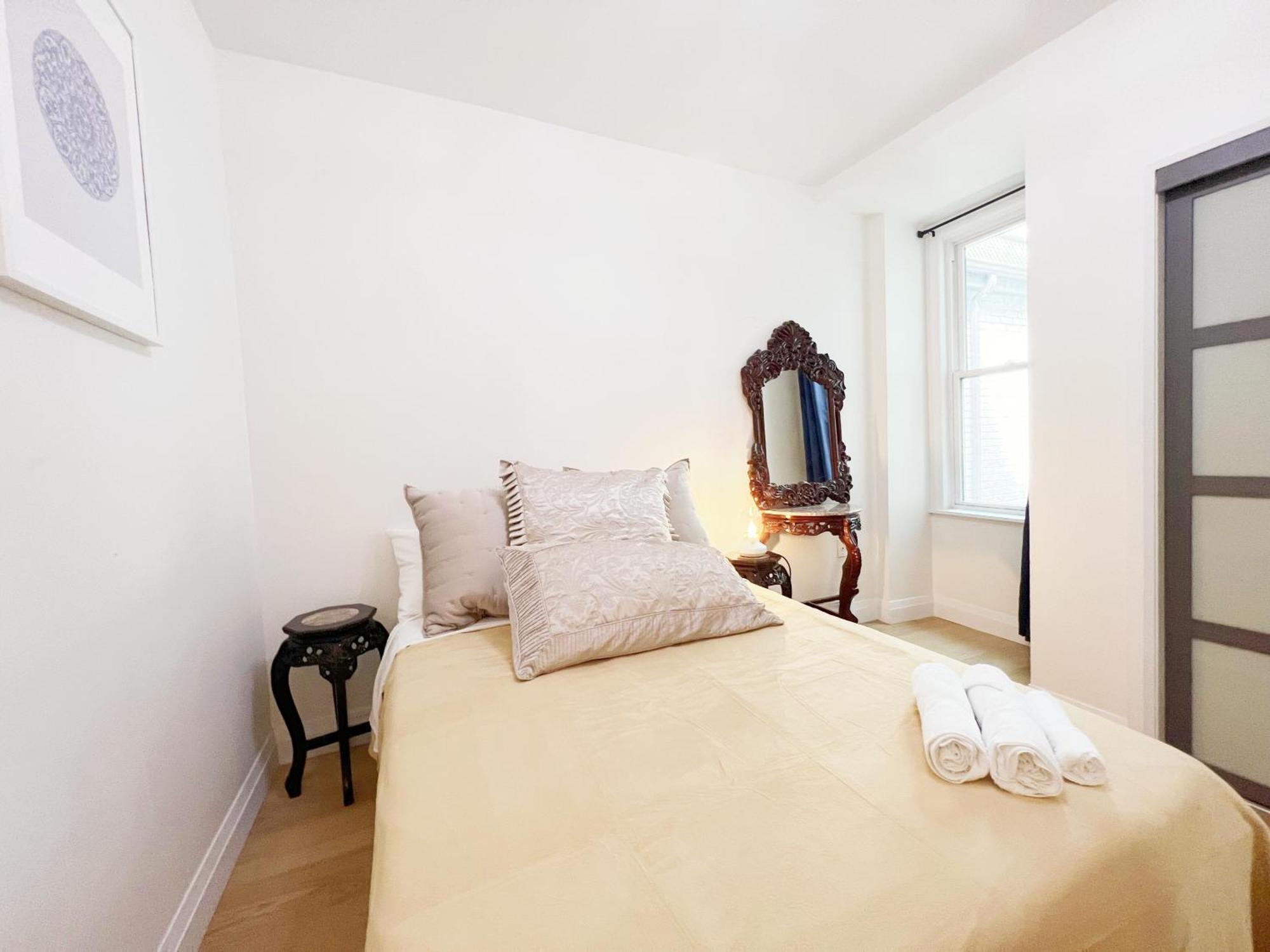 Vihome-22m- Cozy Nice Townhouse In Dt Near Wellesley And Jarvis *