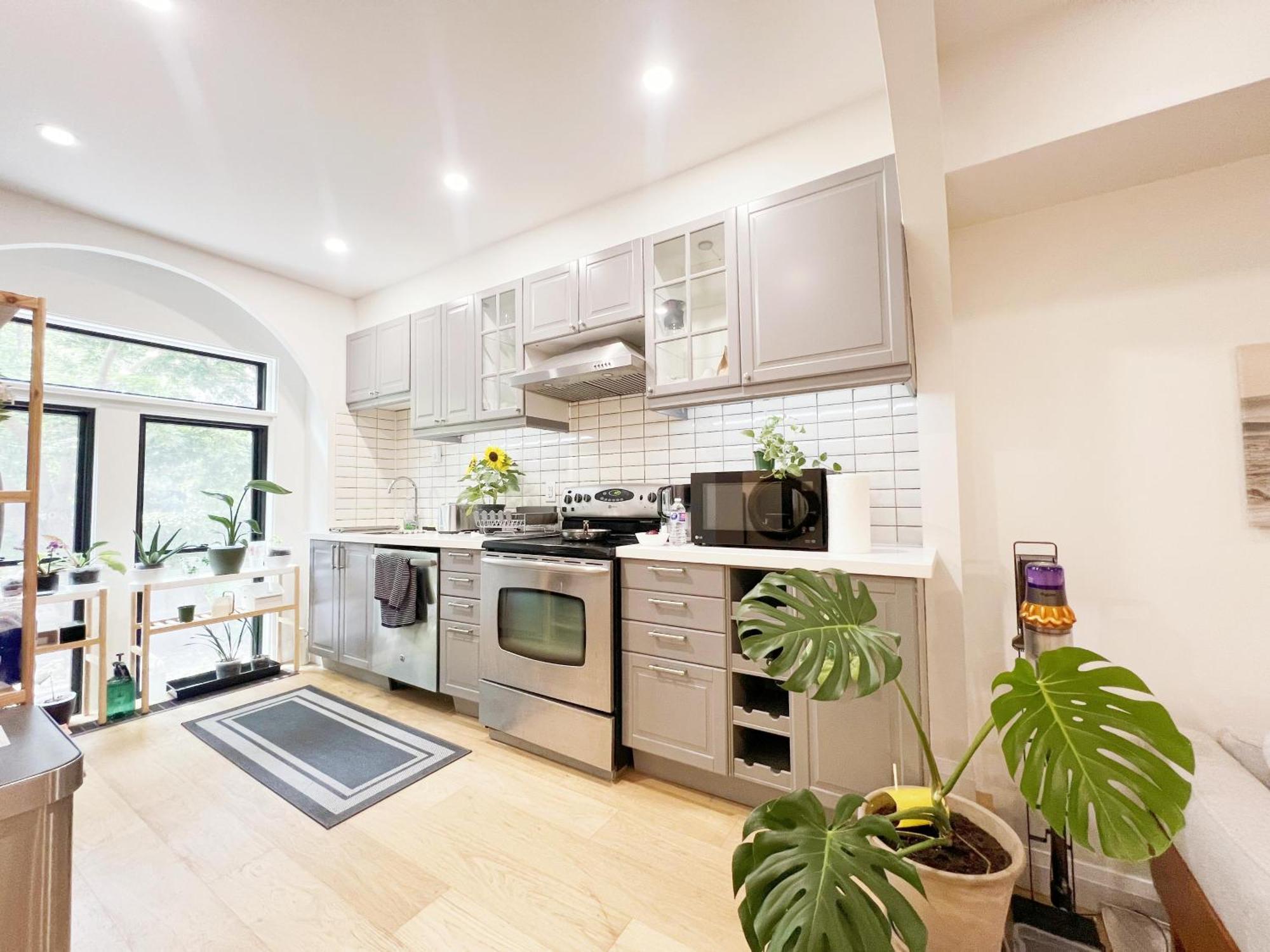 Vihome-22m- Cozy Nice Townhouse In Dt Near Wellesley And Jarvis