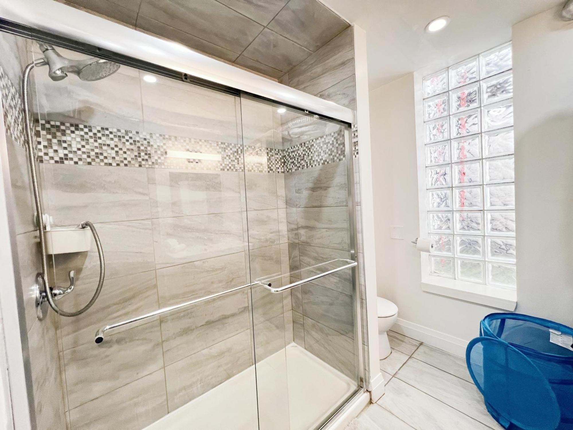 Homestay Vihome-22m- Cozy Nice Townhouse In Dt Near Wellesley And Jarvis *