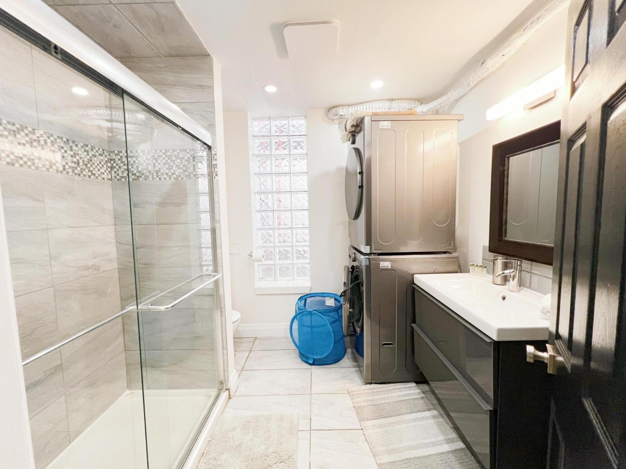 Vihome-22m- Cozy Nice Townhouse In Dt Near Wellesley And Jarvis *