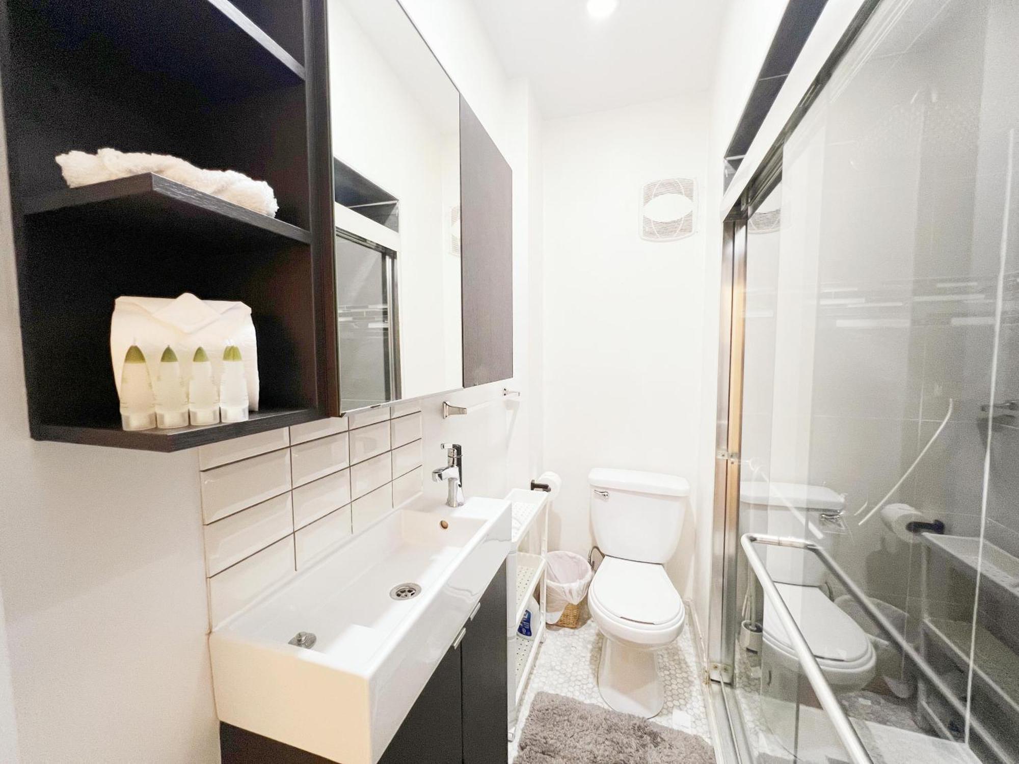 Vihome-22m- Cozy Nice Townhouse In Dt Near Wellesley And Jarvis