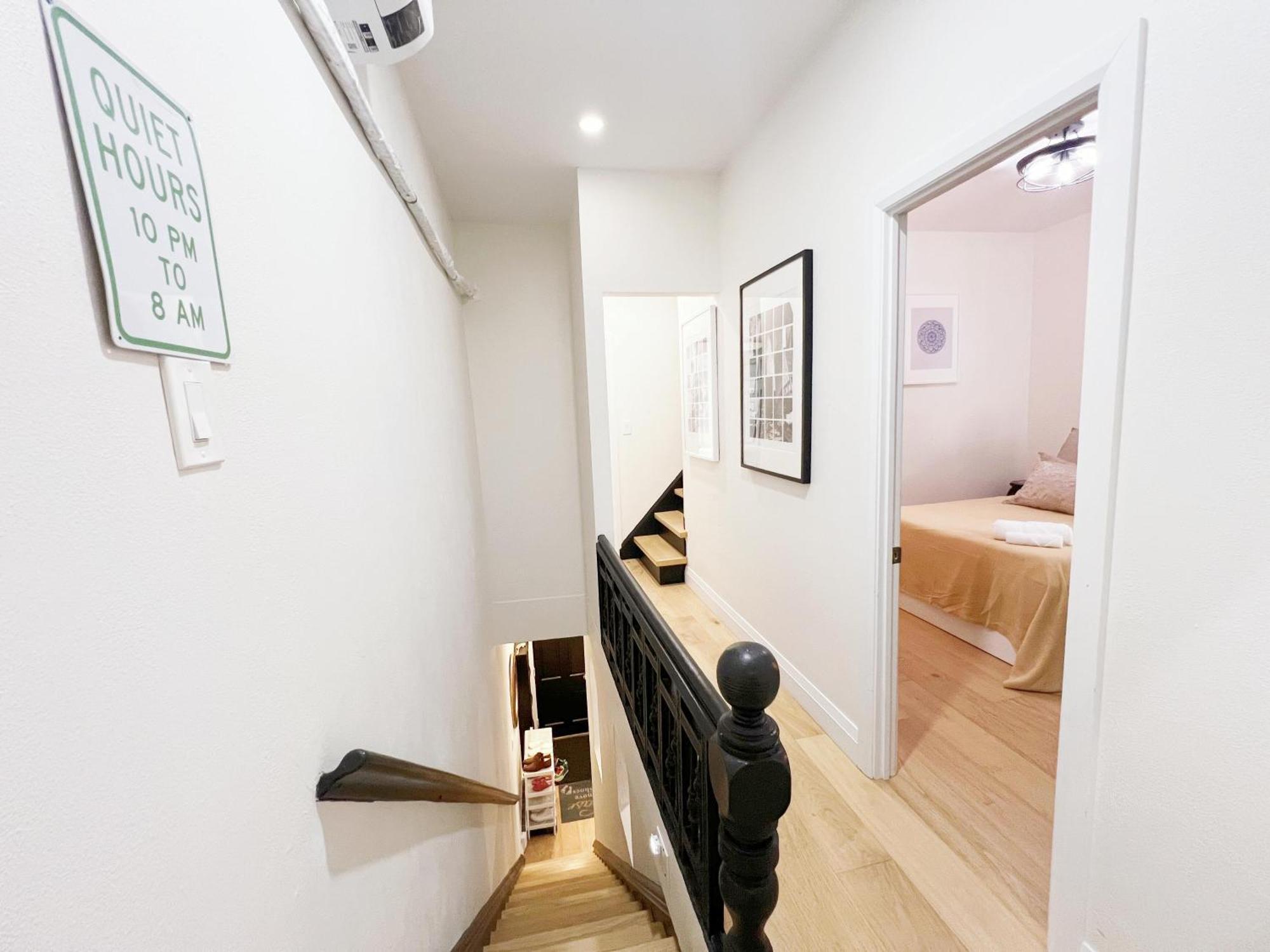 Homestay Vihome-22m- Cozy Nice Townhouse In Dt Near Wellesley And Jarvis *
