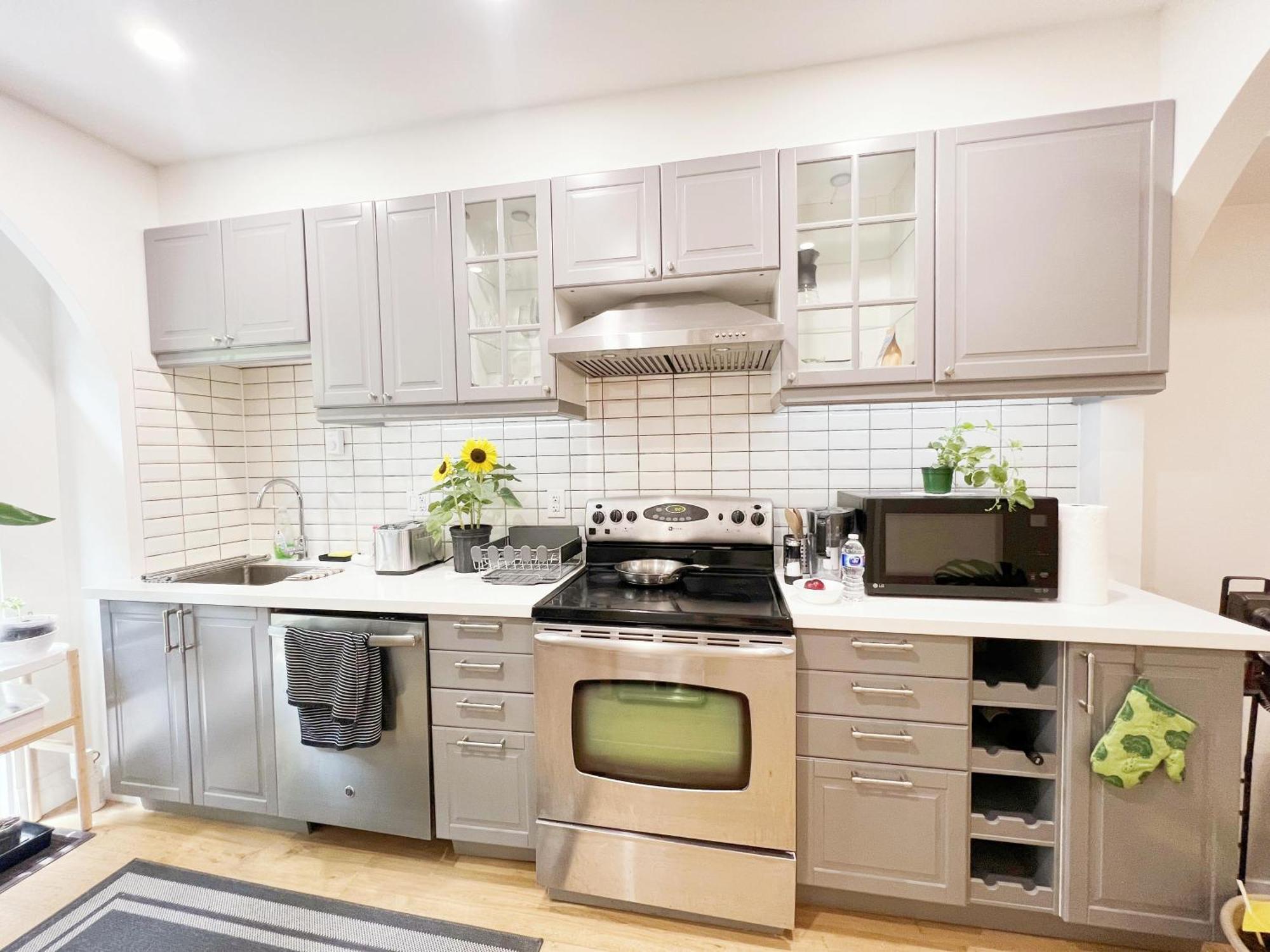 Vihome-22m- Cozy Nice Townhouse In Dt Near Wellesley And Jarvis