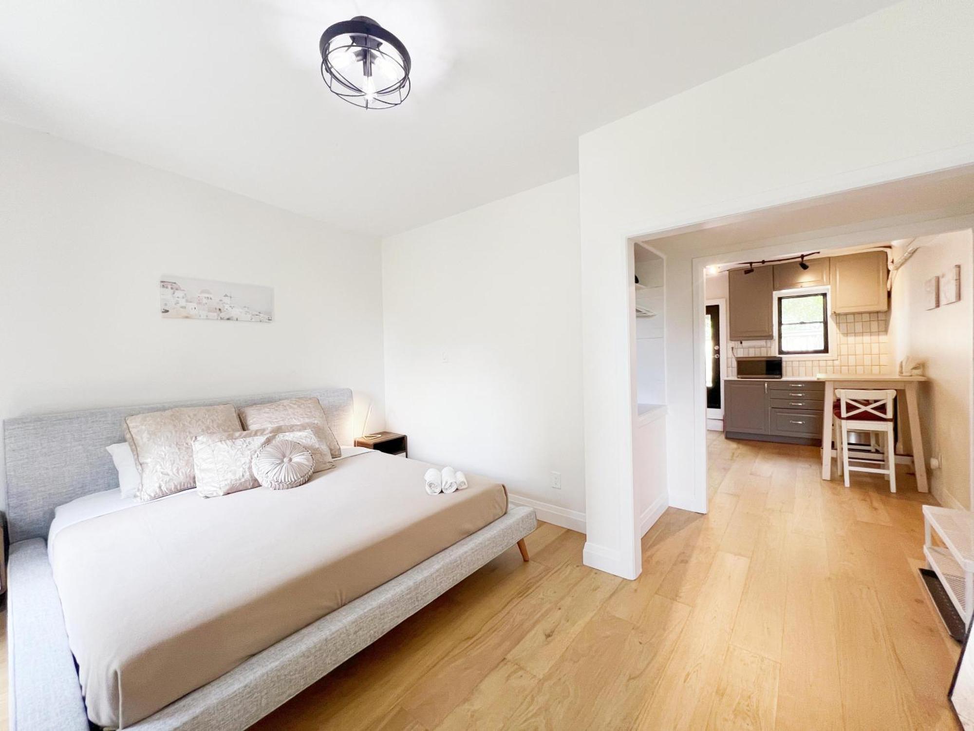 Vihome-22m- Cozy Nice Townhouse In Dt Near Wellesley And Jarvis Homestay
