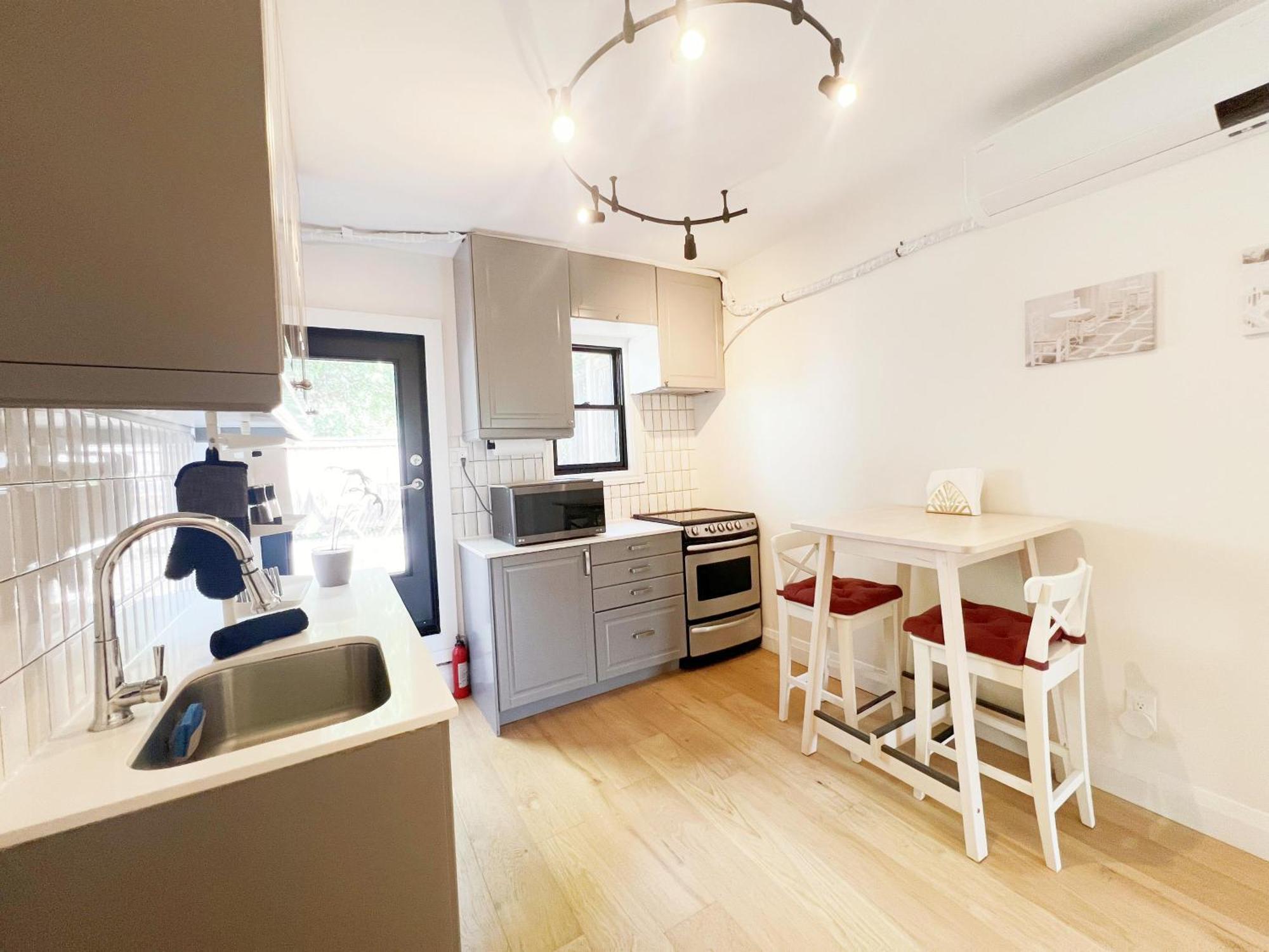 Vihome-22m- Cozy Nice Townhouse In Dt Near Wellesley And Jarvis Toronto