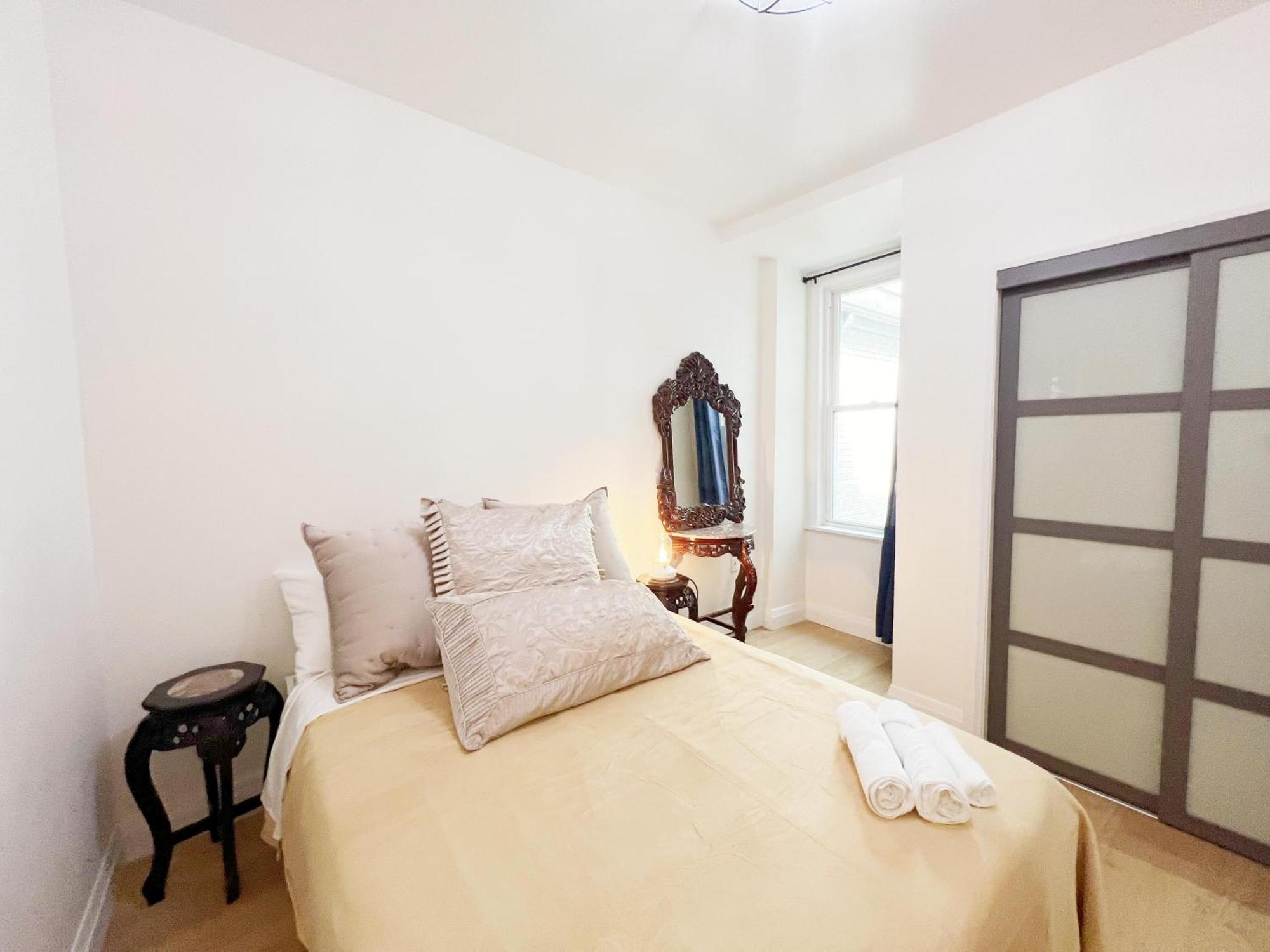 Vihome-22m- Cozy Nice Townhouse In Dt Near Wellesley And Jarvis Homestay Toronto