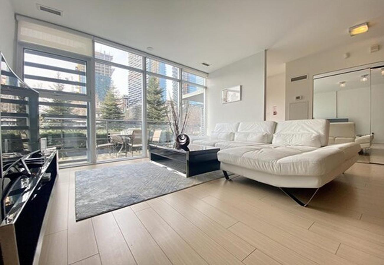 Elegant Cityview In Holiday home Toronto