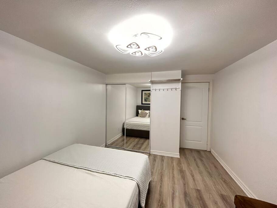 Super Luxury Family - 3 Bedrooms, 1 Full Bathroom And 1 Half Washroom With Free Parking, Wifi, Netflix Toronto