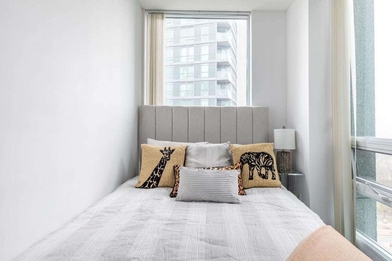 Apartment Stunning Lake View Top Floor Studio Toronto