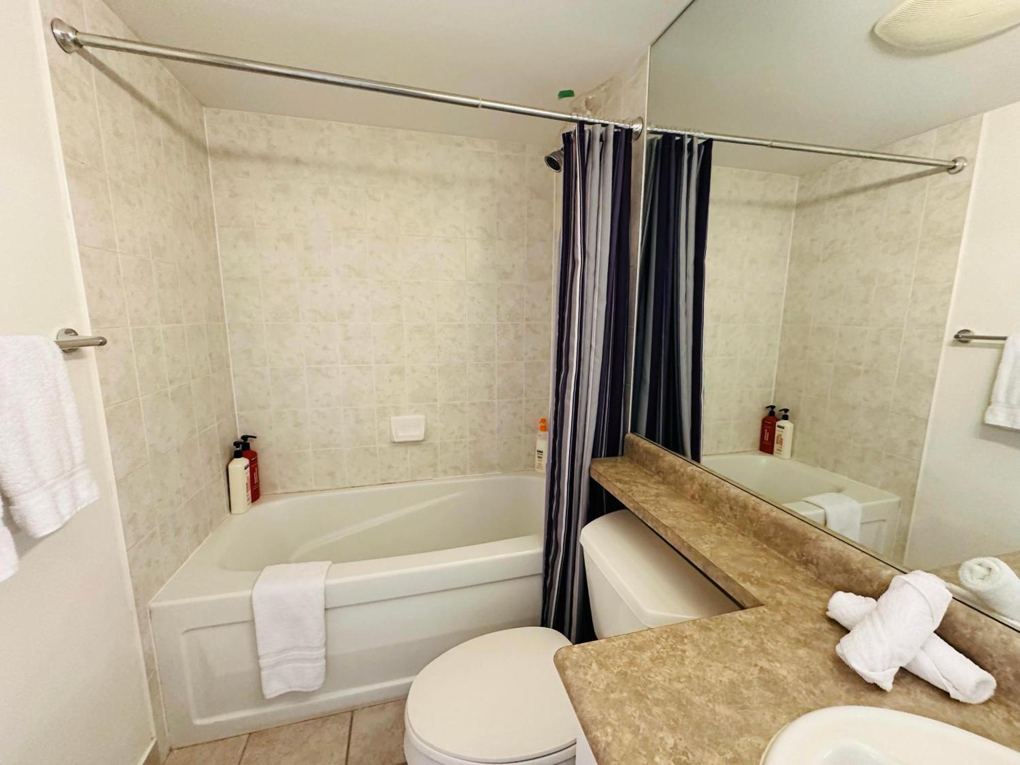 Rivetstays - The Yonge * Toronto