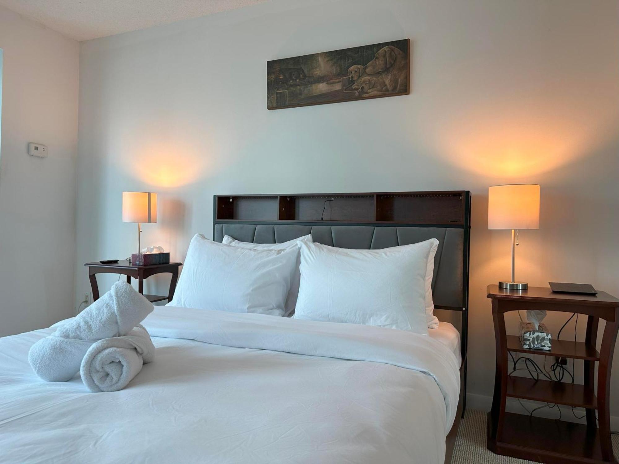 Rivetstays - The Yonge Apartment Toronto