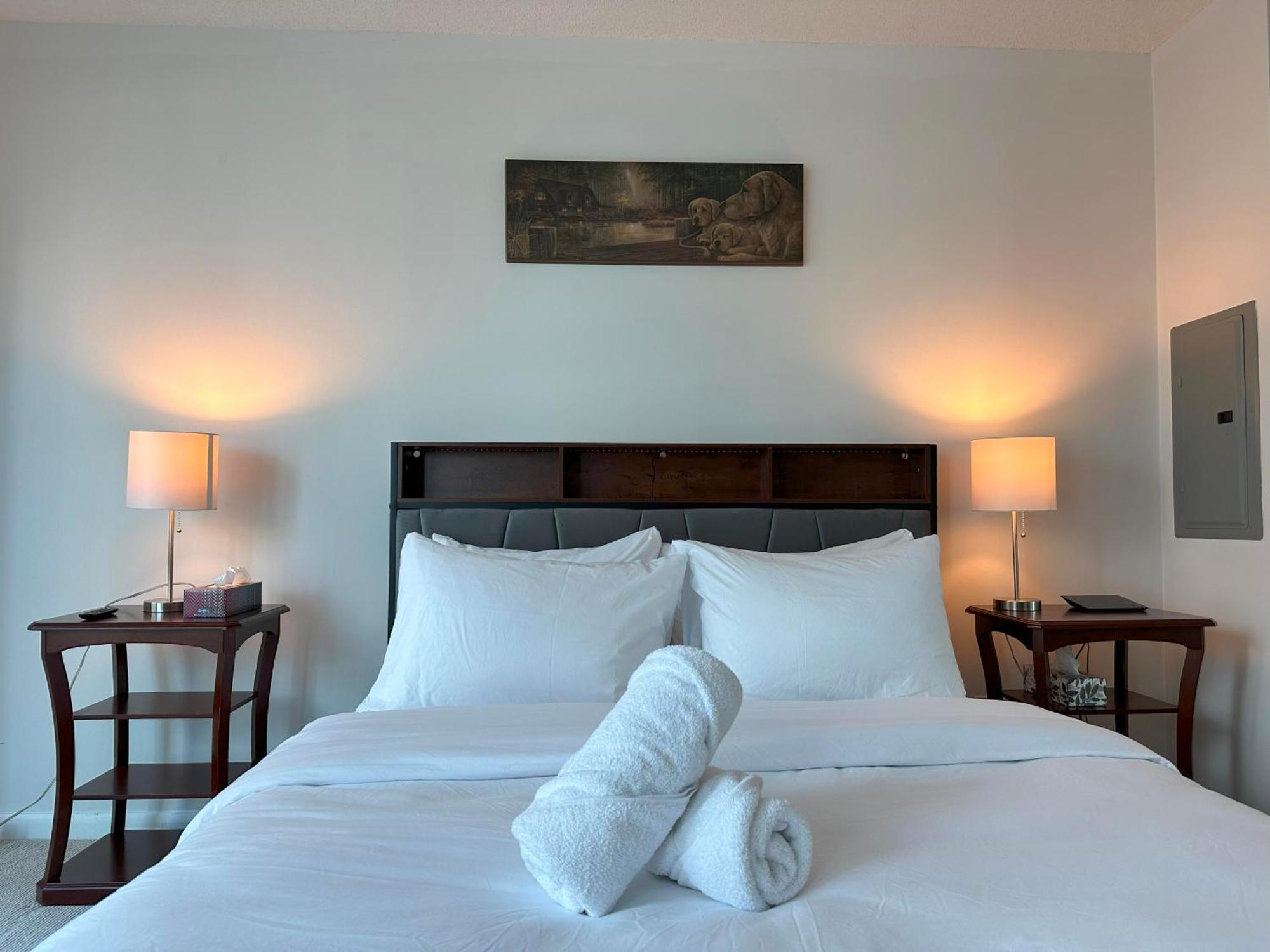 Rivetstays - The Yonge Apartment *