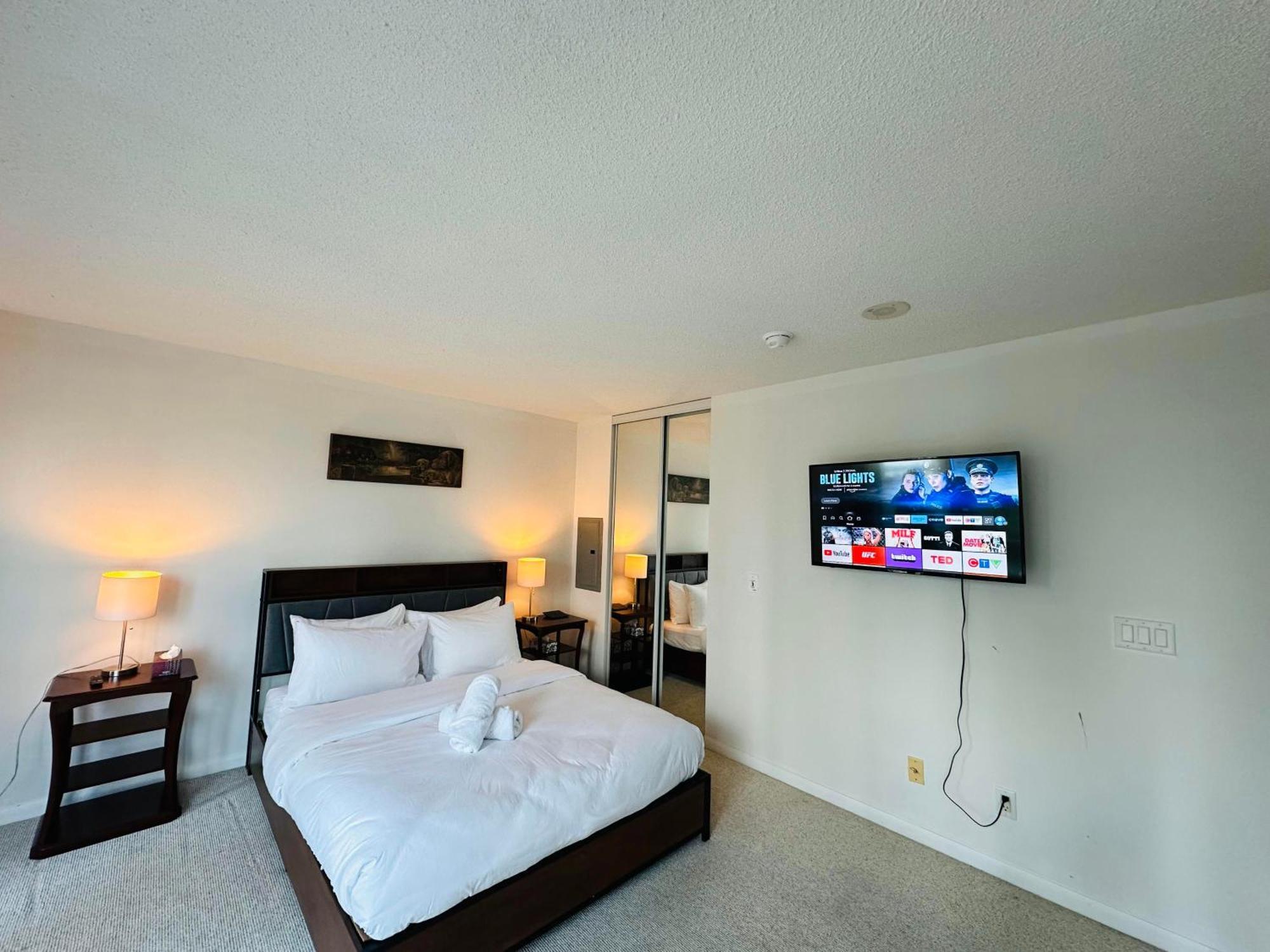 Rivetstays - The Yonge Apartment Toronto