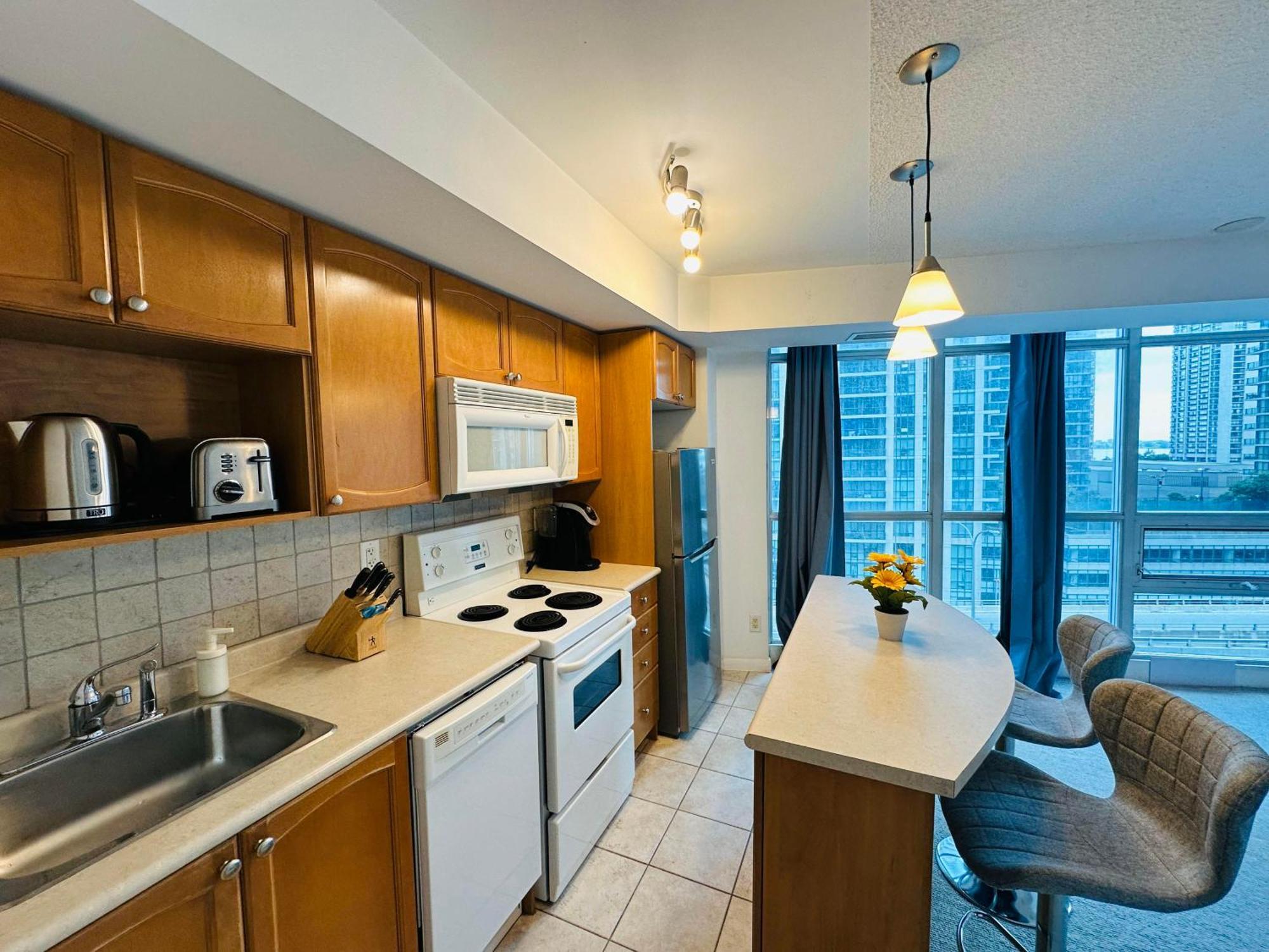 Rivetstays - The Yonge Apartment