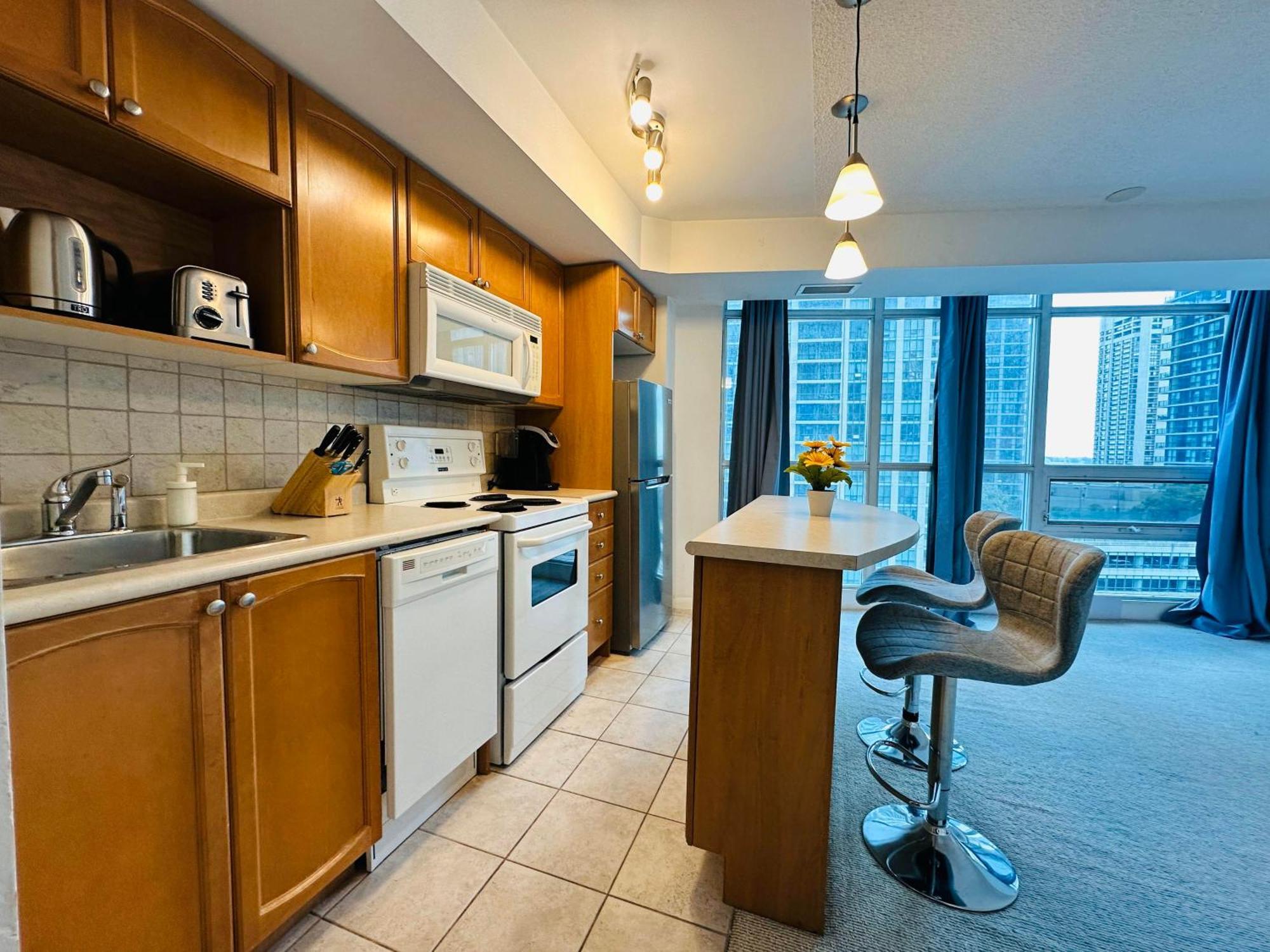 Rivetstays - The Yonge Apartment
