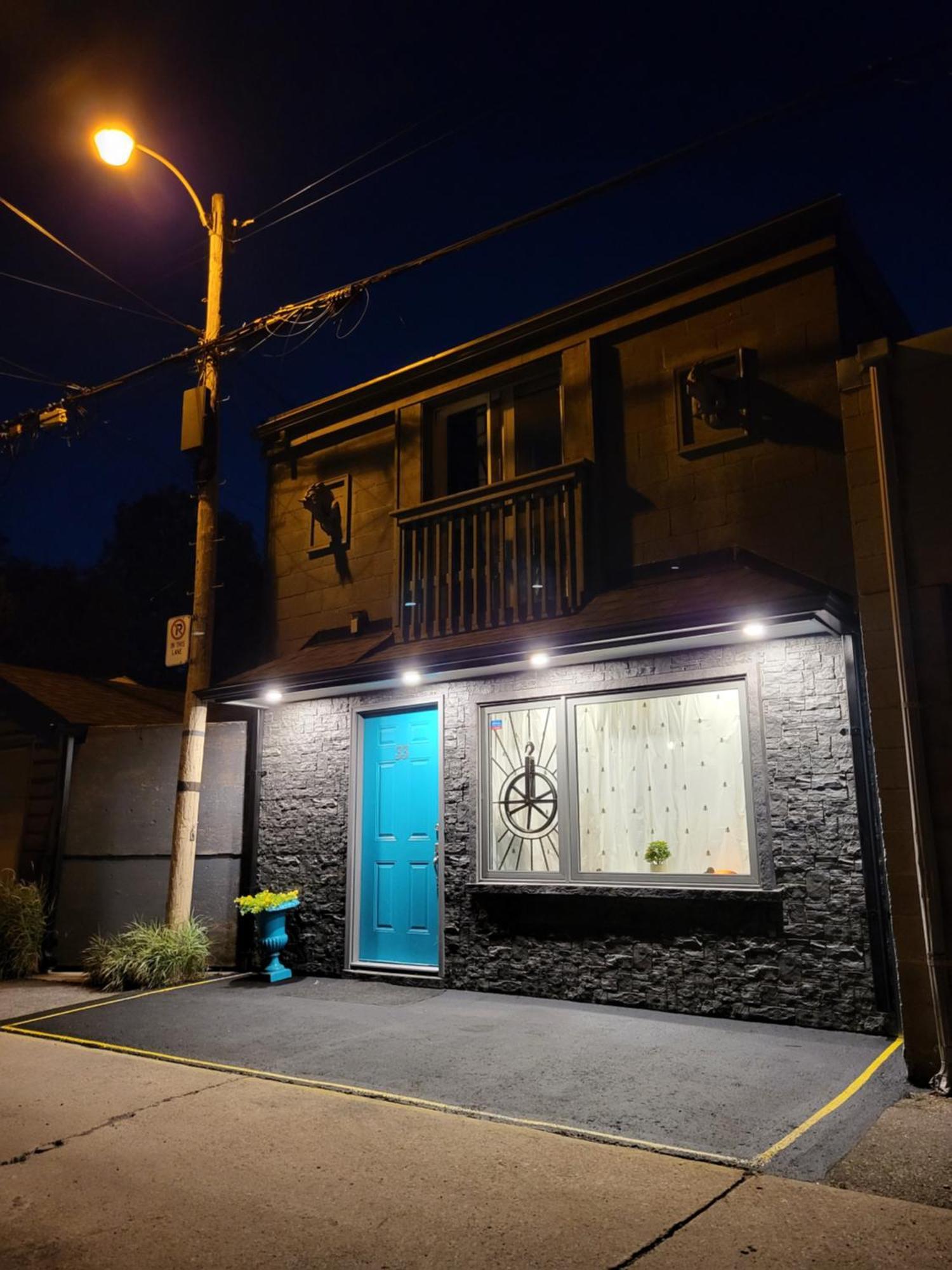 Downtown House 2bed 2bath Subway Free Parking *