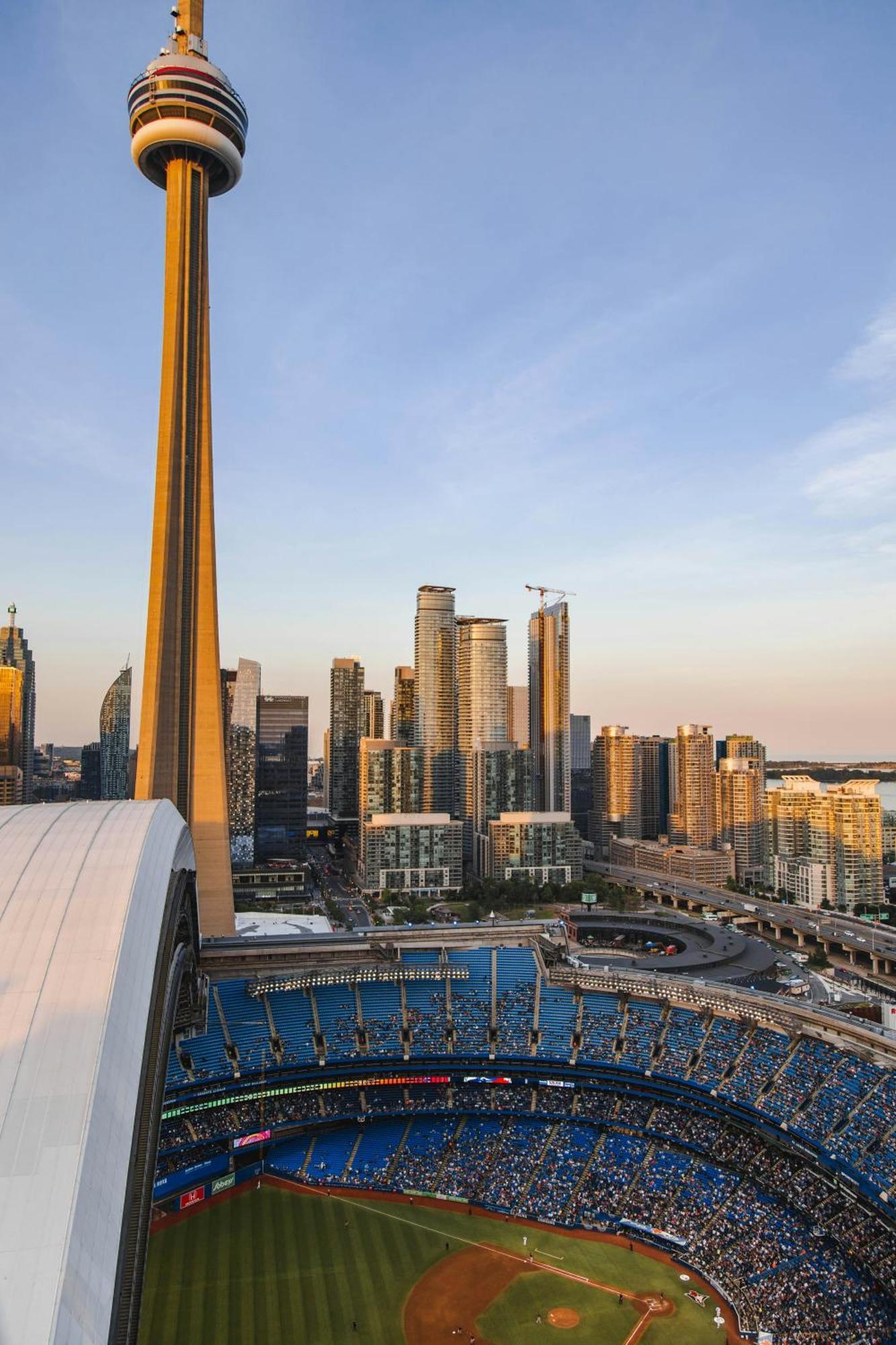 Elegant Cityview In Holiday home Toronto