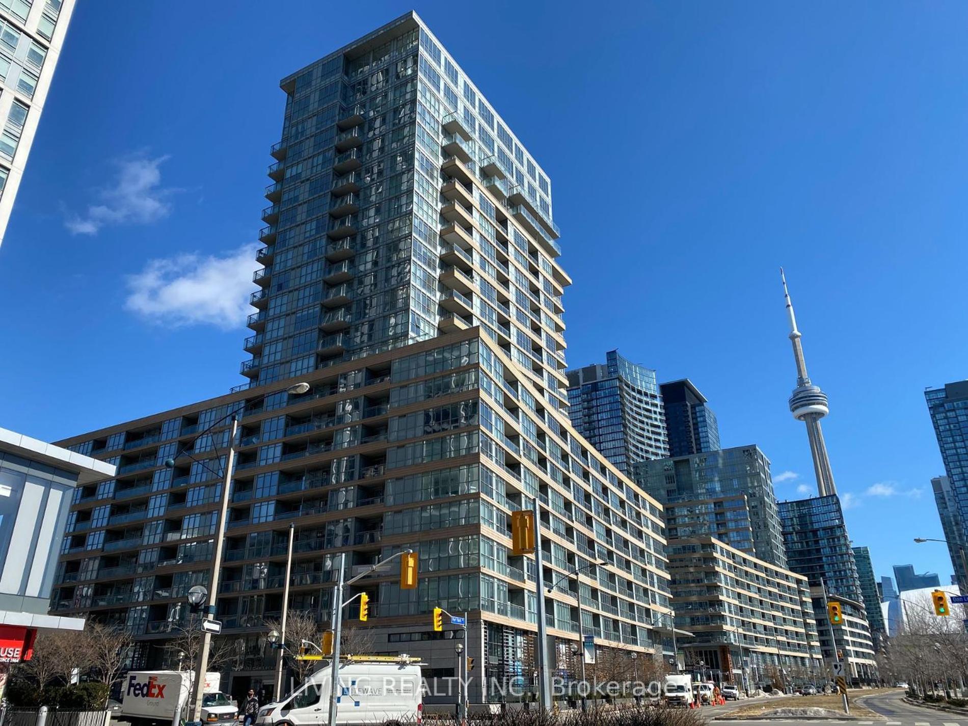 Downtown With Free Parking Apartment *