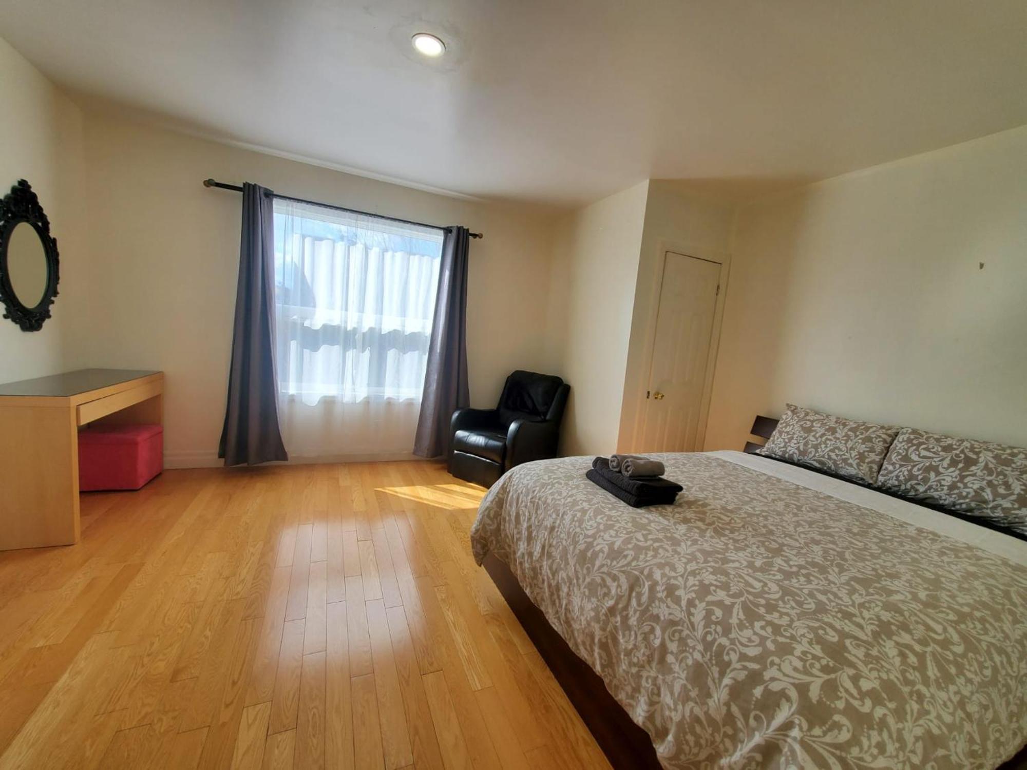 Mins Walk To Trinity Bellwood Park From Your Downtown *