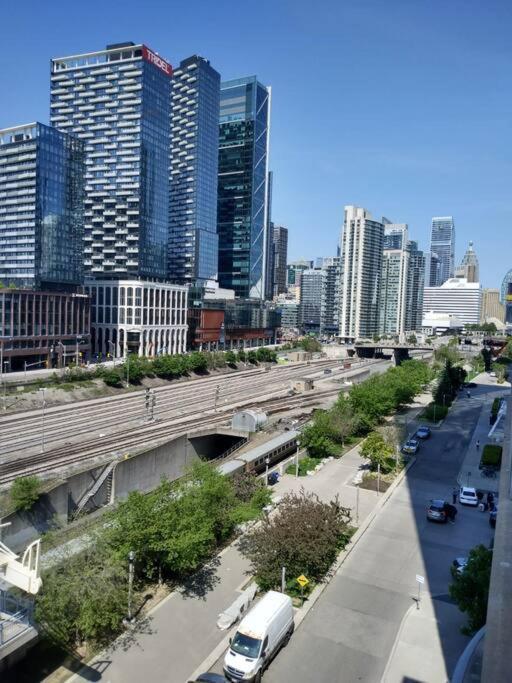 Downtown Condo, Free Indoor Parking With Amazing View